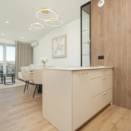 Przytulne W Rzeszowie Z Widokiem Na By Renters